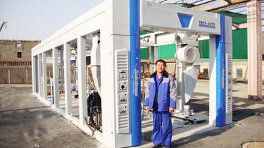 China Blue Brush Tunnel Car Washing Equipment For Washing 60 - 80 Vehicles Per Hour supplier
